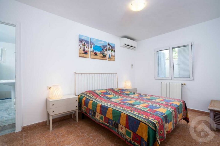 Letting Rosana with 4 bedrooms en 4 bathroom. Fit for 8 persons