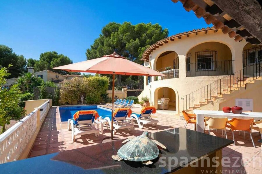 Vakantiehuis Patricia heeft een eigen overdekte bbq in Moraira