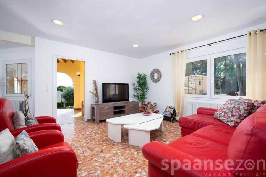 Vakantiehuis Patricia heeft een grote SMART-TV in de woonkamer in Moraira