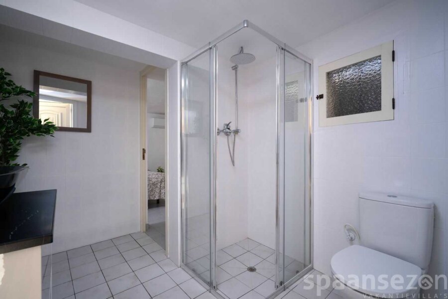 Vakantiehuis Patricia heeft op de begane grond een extra slaapkamer met badkamer in Moraira