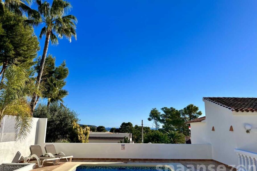 Vakantiewoning Lara in Moraira aan de Costa Blanca is voor 6 personen en beschikt over een eigen zwembad