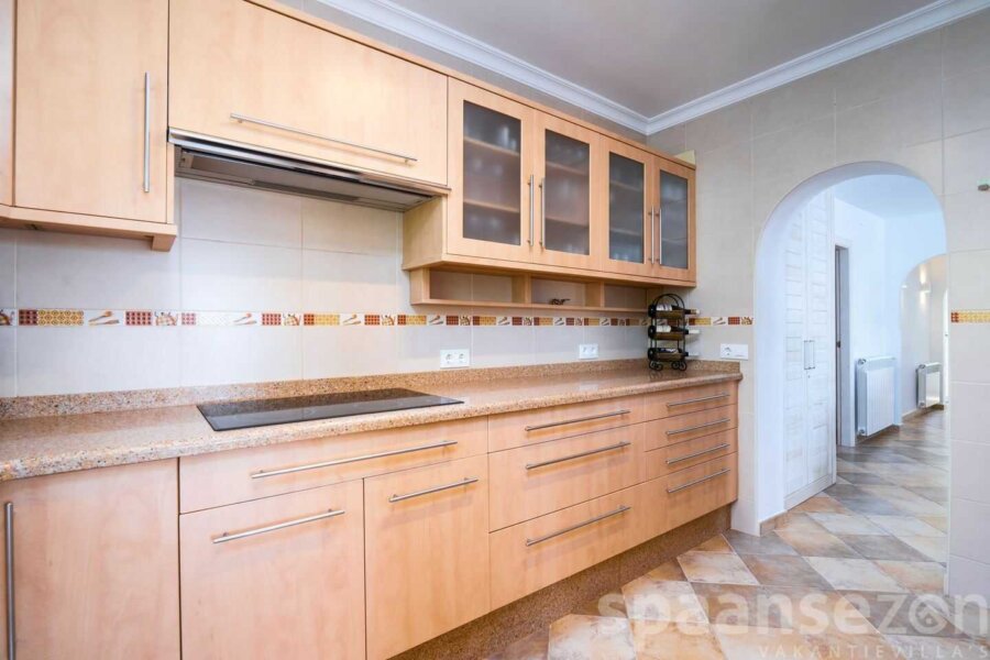 De keuken van Villa Annamar is van alle gemakken voorzien in Moraira