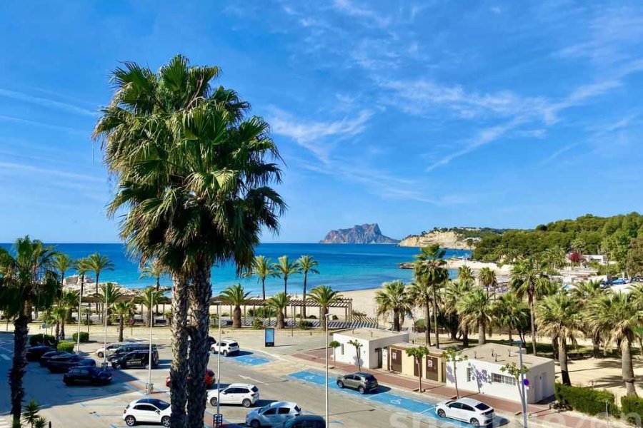 Het uitzicht vanaf het balkon van Moraira Suites is fantastisch