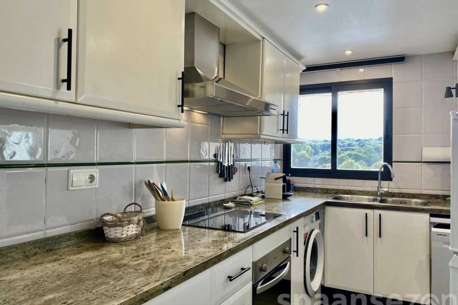 Appartement Moraira Suites in Moraira heeft een half open keuken met alle gewenste apparaten