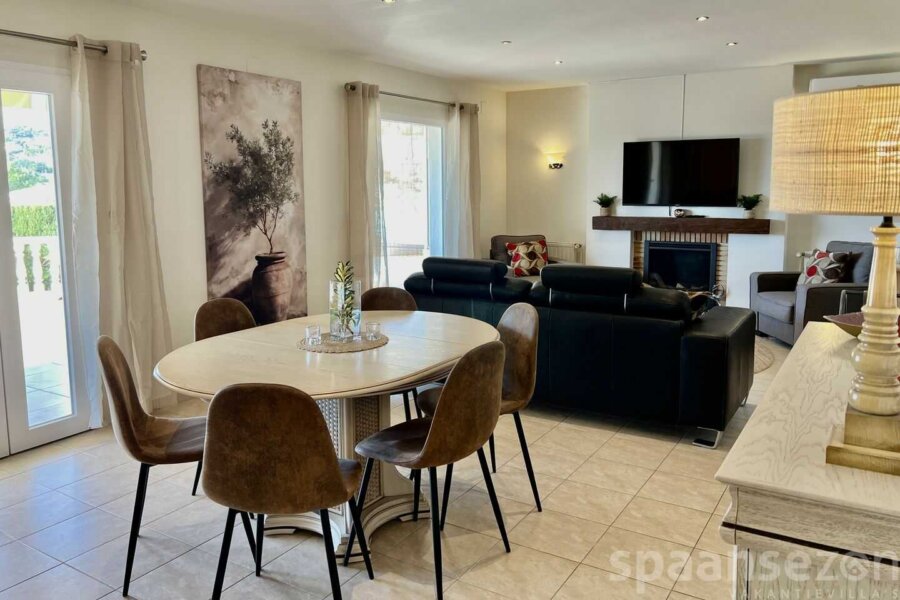 louer villa avec salon lumineux à Moraira