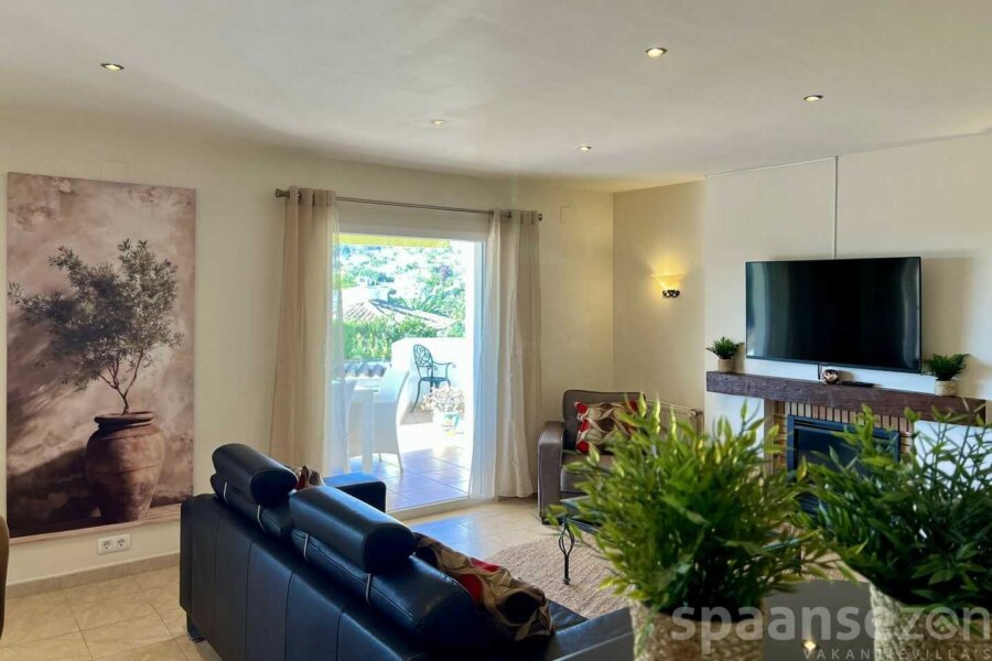 Casa Maia heeft ook vanuit de woonkamer prachtig zicht op de bergen