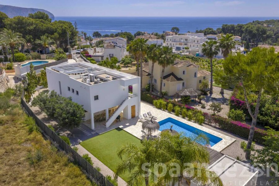 Vakantievilla Andrago in Moraira is ruim opgezet en gunstig gelegen