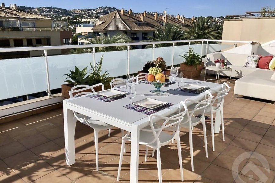Penthouse Moraira with a rooftop terrace and large dinning table