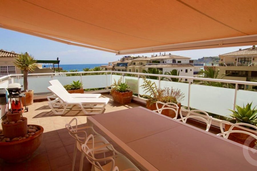 Penthouse Moraira with rooftop terrace and sea view