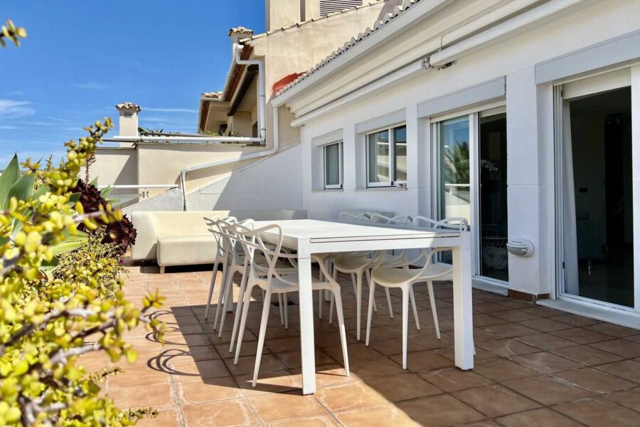 Het riante dakterras van Penthouse Moraira I in Moraira