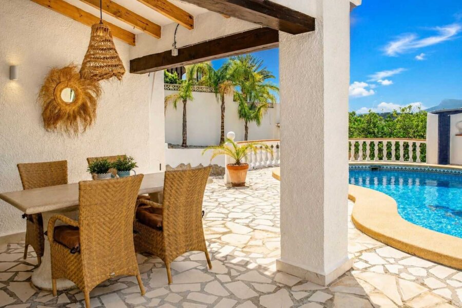 Villa de vacances Naranja avec terrasse couverte et vue sur la piscine