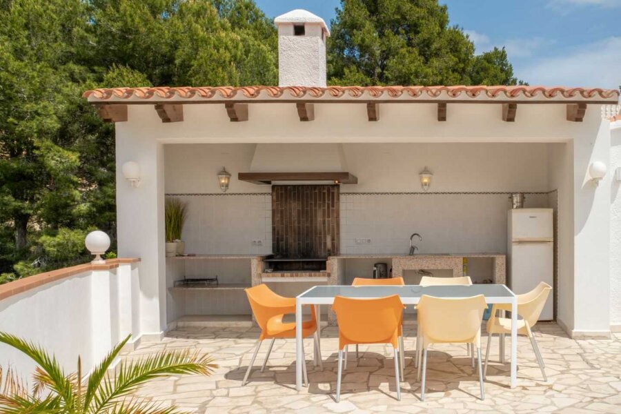 La Villa Naranja à Moraira dispose d’un barbecue fixe dans le jardin.
