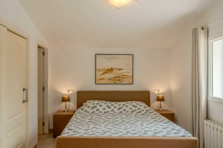 Chambre des maîtres avec un lit de 180 x 200cm à Moraira