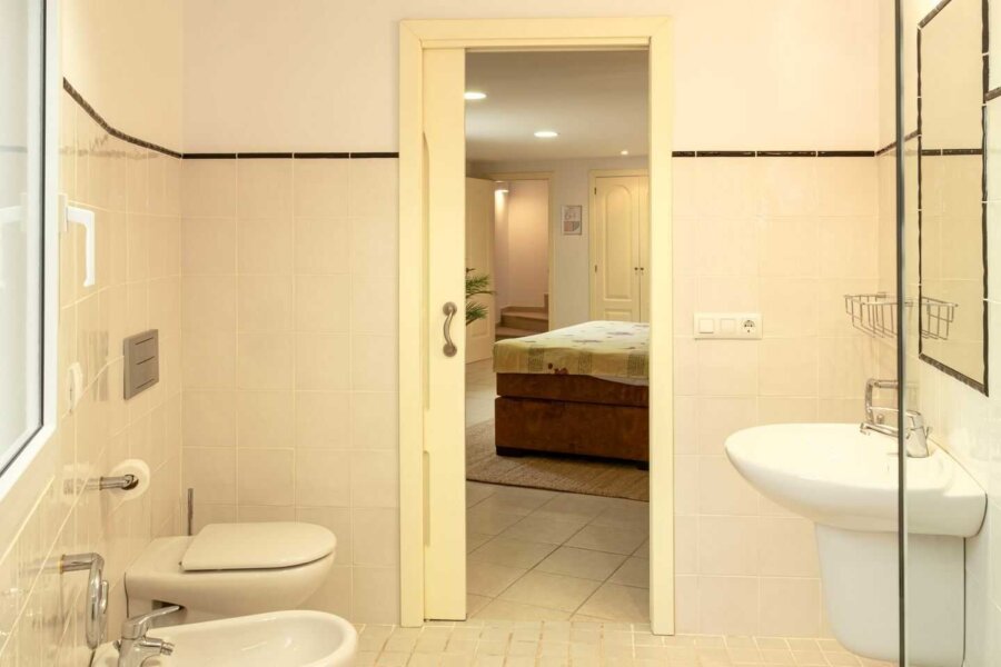 Vakantievilla Naranja in Moraira heeft 3 badkamers waarvan 2 ensuite