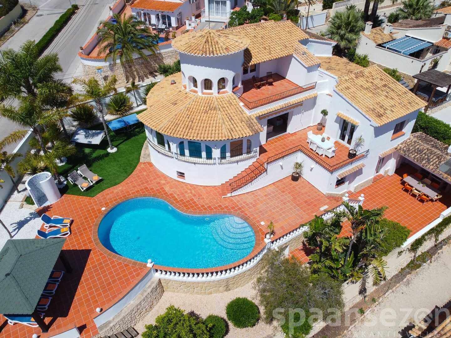 Sea view villa for 8 persons with private pool in Moraira