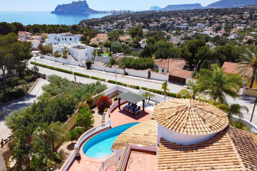 Zeezicht Villa Rosana in Moraira is geschikt voor 8 personen en ligt aan de Costa Blanca