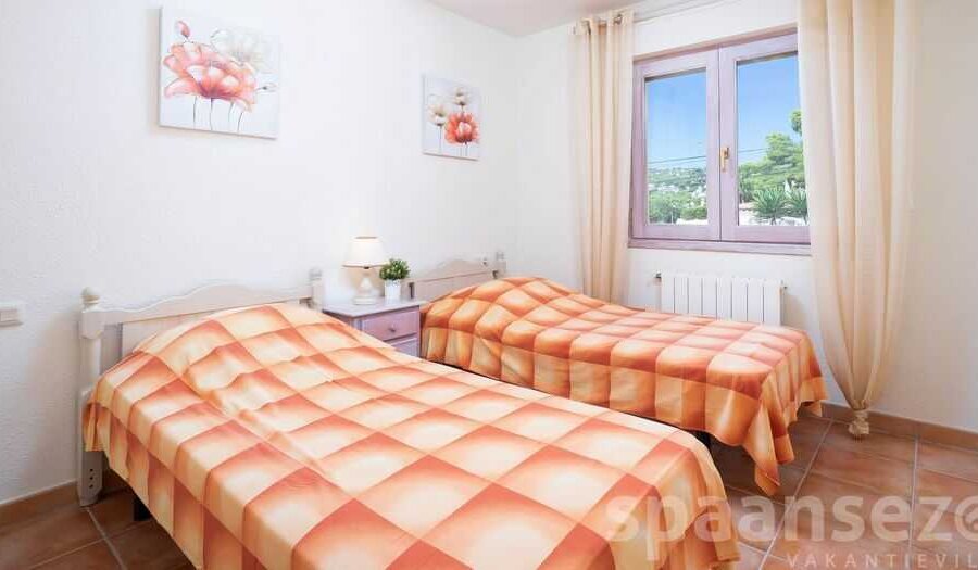 Chambre avec lit 90x200 (x2) dans la villa