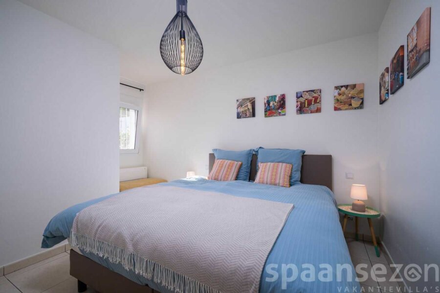 Villa La Serena in Moraira heeft 4 grote slaapkamers met comfortabele bedden en airco
