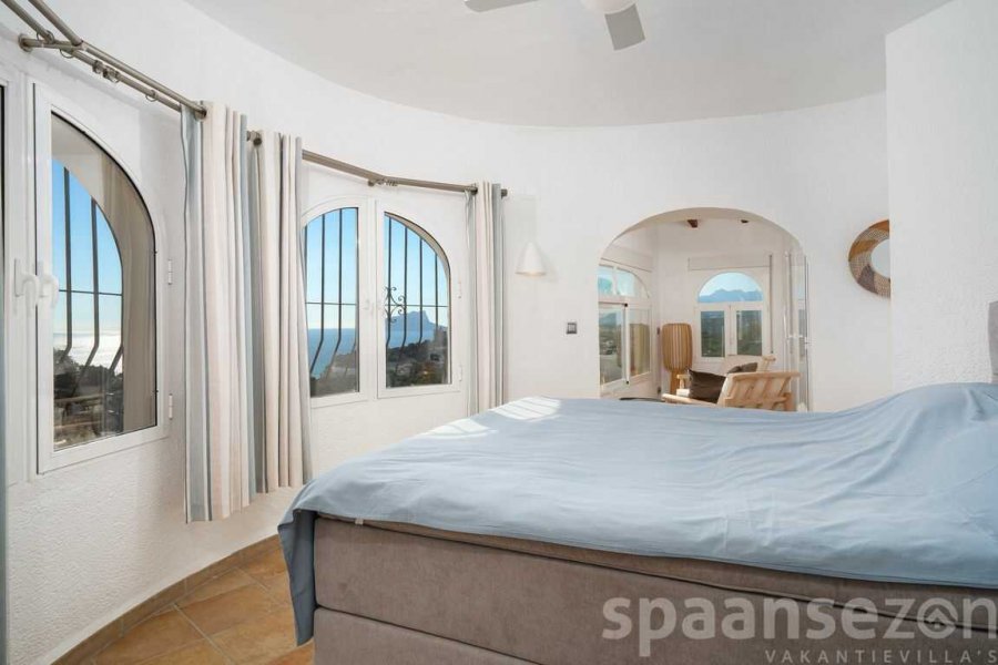 Villa Bahia del portet in Moraira met hoofdslaapkamer inclusief prachtig zeezicht.