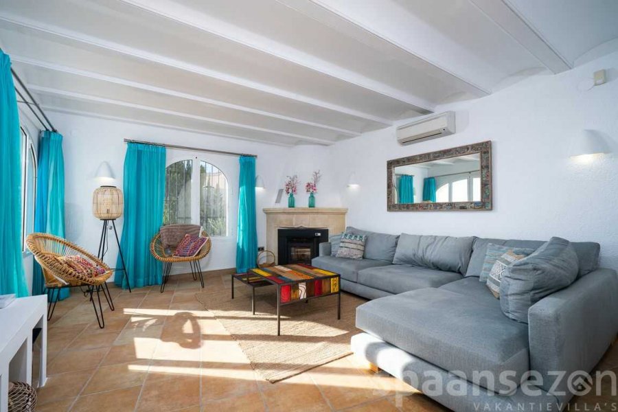 Villa Bahia del portet in Moraira met ruime en lichte woonkamer.