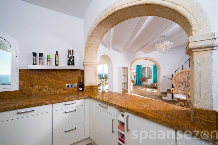 Villa Bahia del portet in Moraira met complete open keuken.