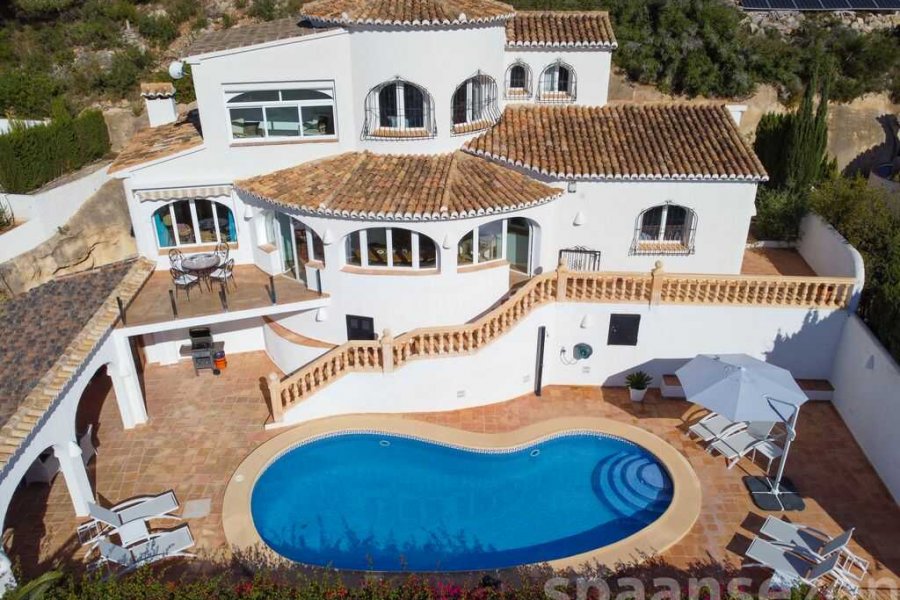 Villa Bahia del Portet in Moraira has 4 bedrooms and is suitable for 8 persons.