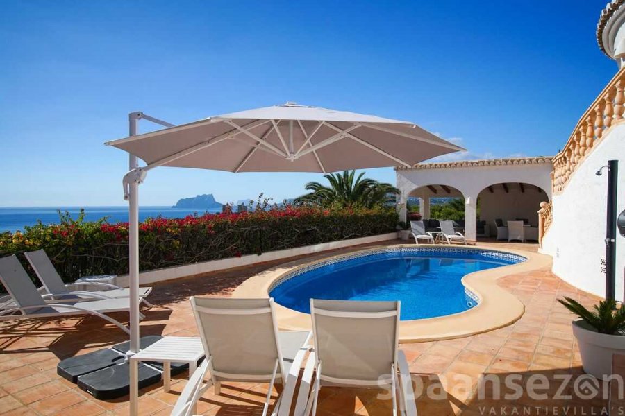 Villa Bahia del Portet in Moraira with private swimming pool and a terrace with full privacy.