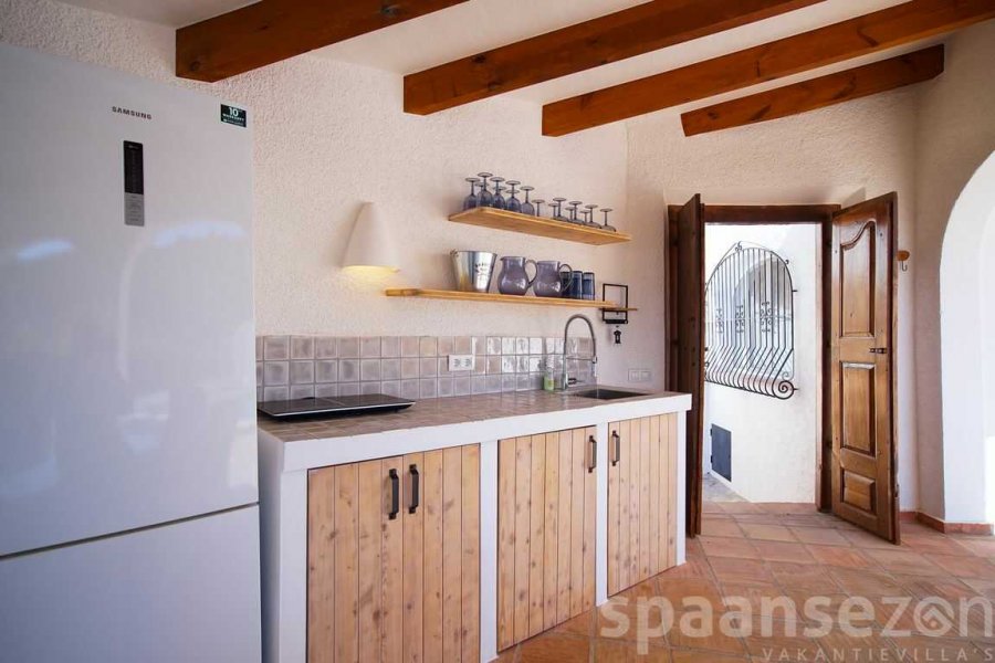 Villa Bahia del Portet met mooie keuken inclusief kookplaat, barbecue en koelkast