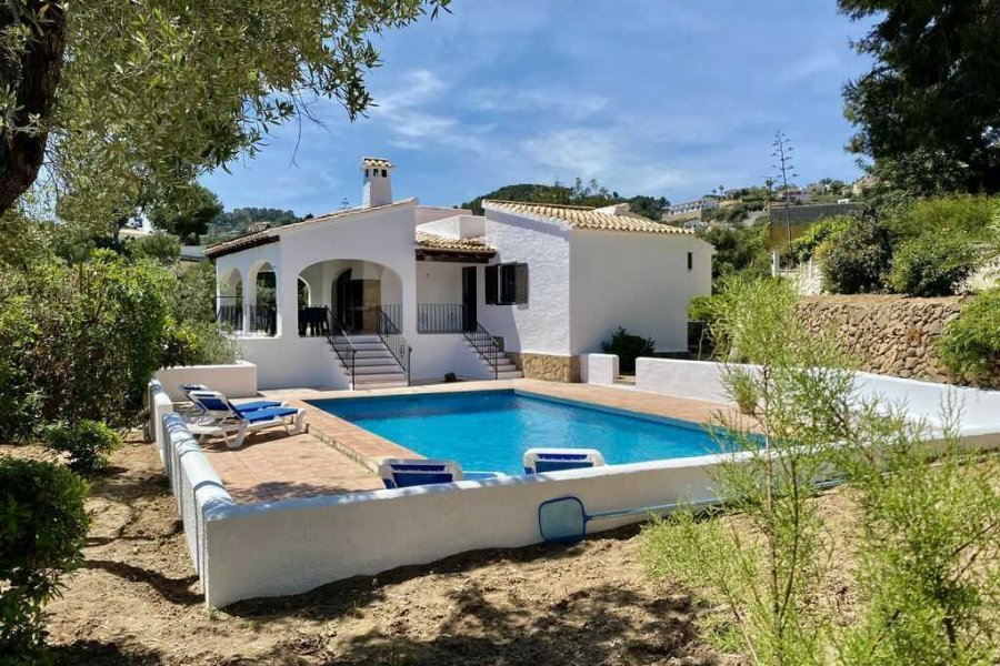 This villa in Benissa has its own pool and lots of privacy.