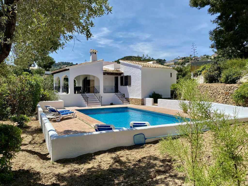 This villa in Benissa has its own pool and lots of privacy.