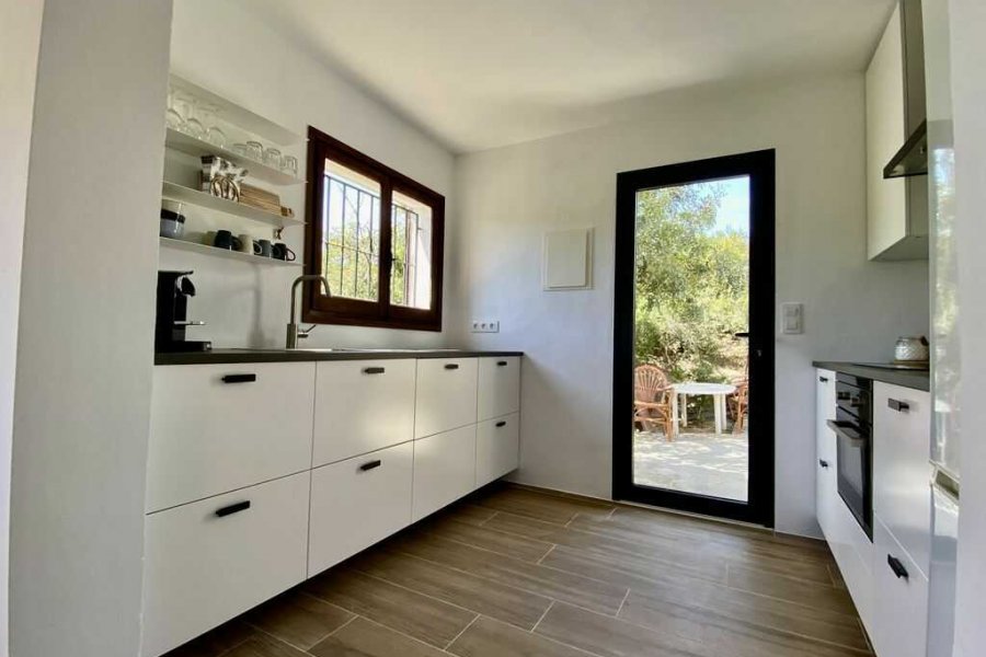Deze villa in Benissa heeft een moderne keuken