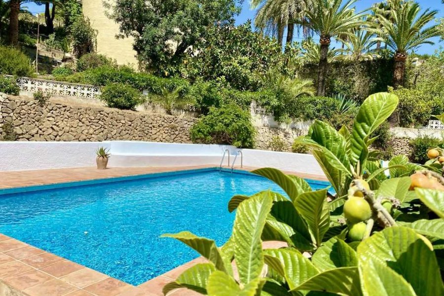 Deze villa in Benissa heeft veel privacy en een groot privé zwembad