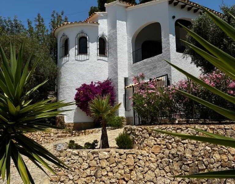 Villa Olivera in Benissa heeft 3 slaapkamers en 2 badkamers