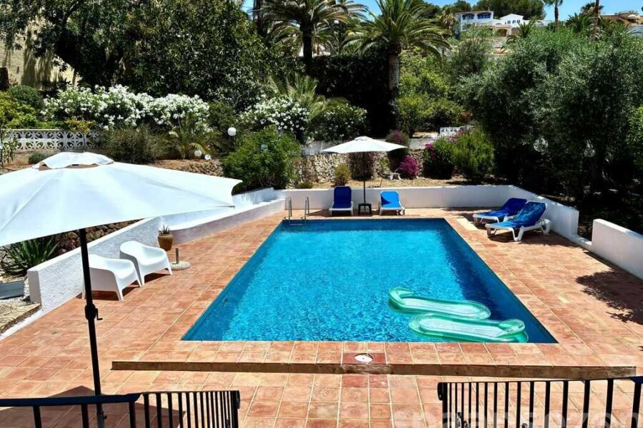 Deze villa in Benissa met groot zwembad van 9x5 meter in de tuin