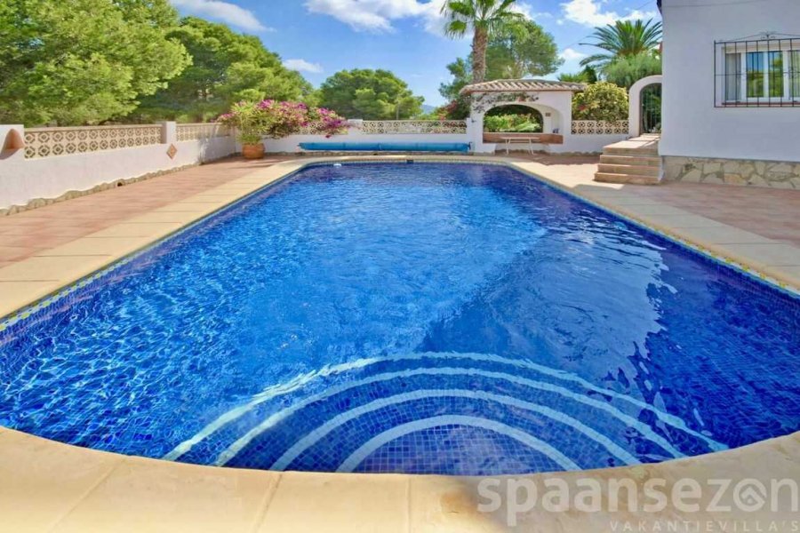 Vakantievilla in Moraira met groot zwembad.