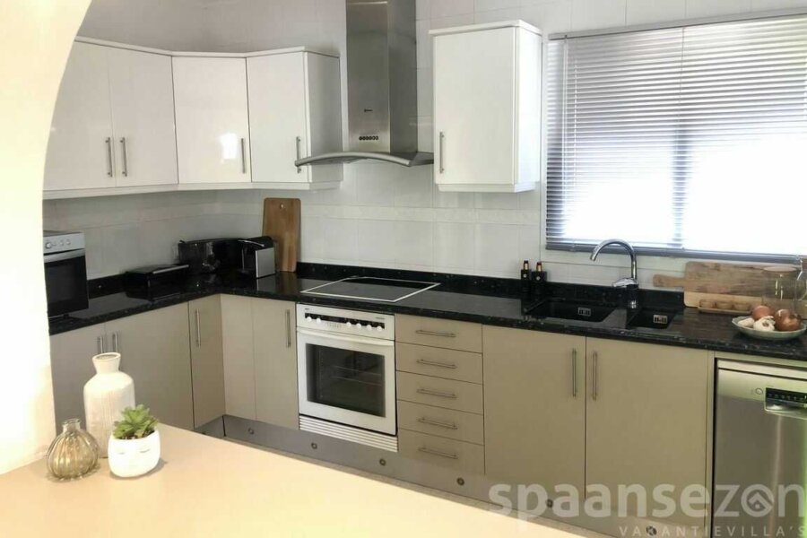 Vakantievilla in Moraira met moderne half open keuken