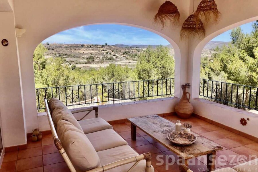 Vakantievilla in Moraira met mooie overdekte loungehoek