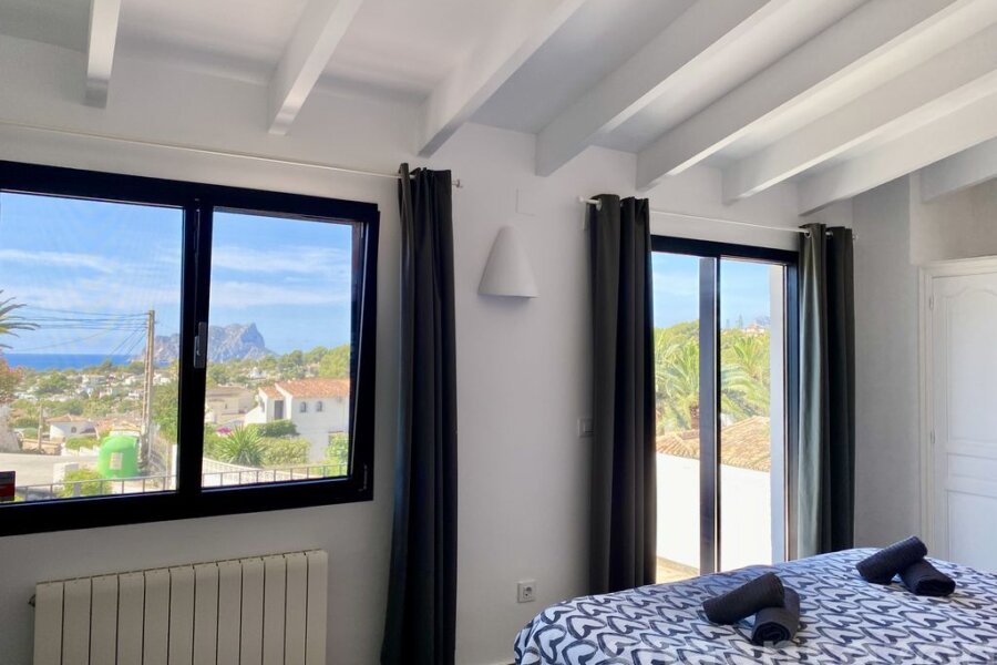 Luxe vakantievilla in Moraira met 4 slaapkamers. Allemaal voorzien van airconditioning.