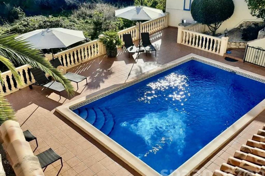 Vakantievilla Terramar in Benissa heeft een groot privé zwembad