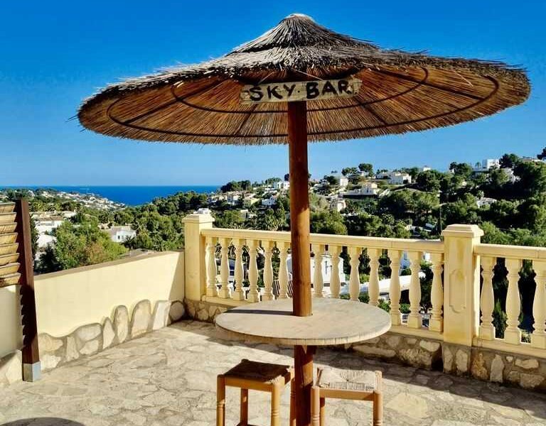 Vakantievilla Terramar in Benissa heeft meerdere terrassen met zeezicht