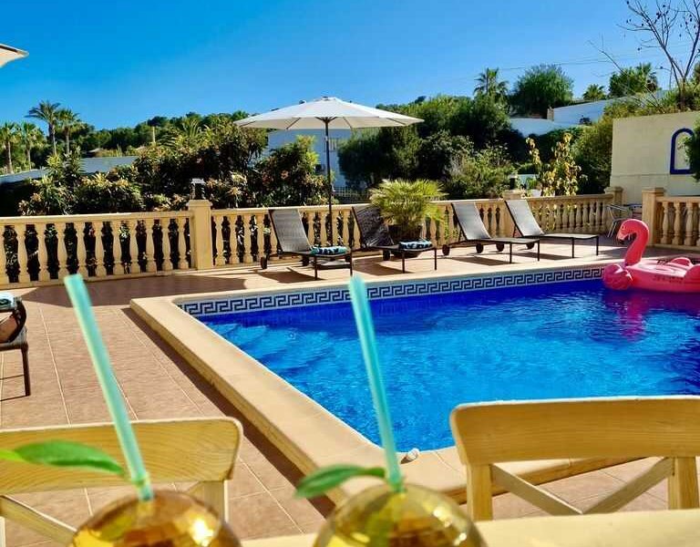 Vakantievilla Terramar in Benissa heeft een bar bij het privé zwembad