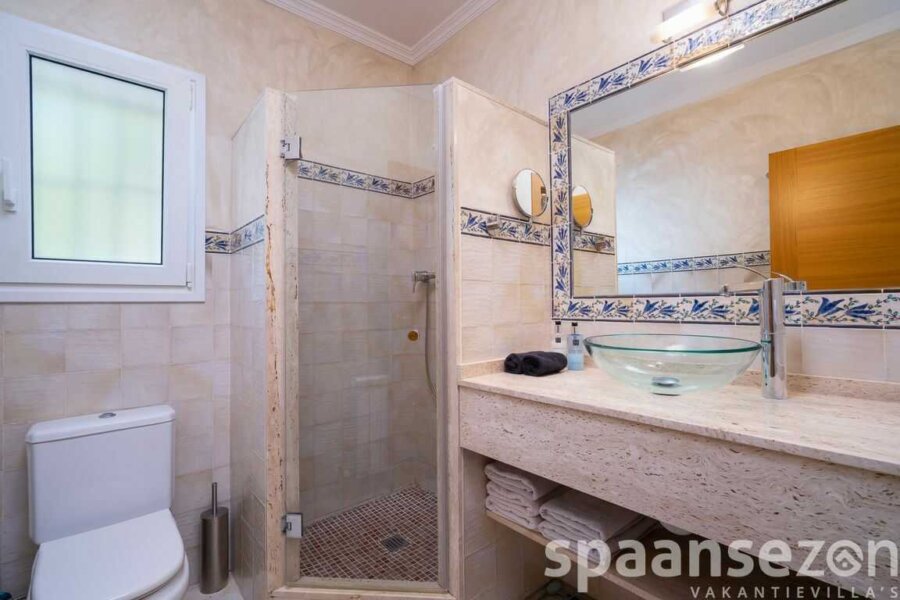 Vakantiehuis Zara nabij centrum Moraira heeft 3 badkamers waarvan eentje ensuite