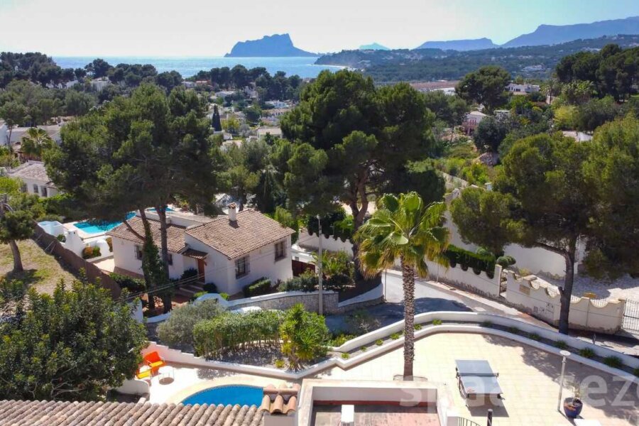 Vakantiehuis Zara in Moraira ligt op nog een 10 minuten lopen van centrum Moraira en heeft zeezicht