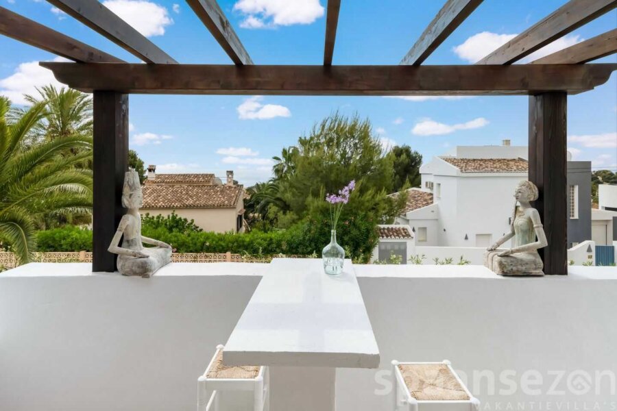 Villa Paraiso in Moraira heeft vanaf het koffieterras zeezicht