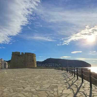 Het fort van Moraira aan de kust in het gezellige centrum