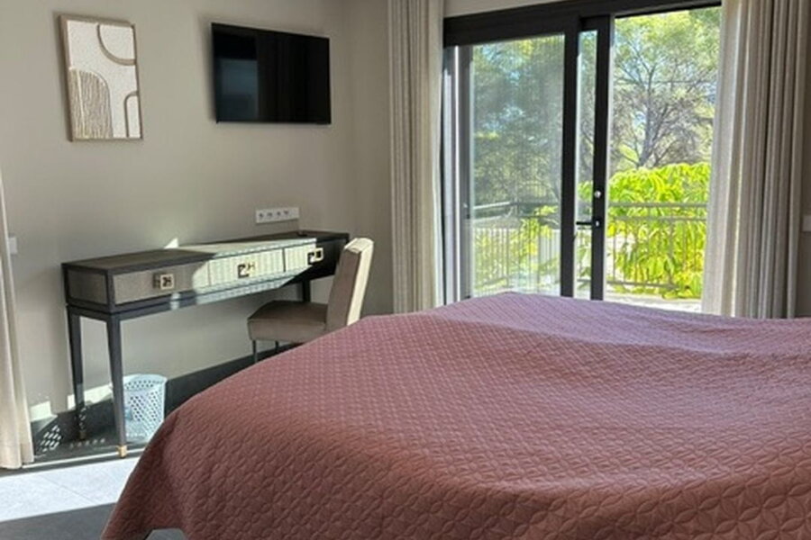 Villa Mos in Moraira heeft 7 ruime slaapkamers met zeezicht