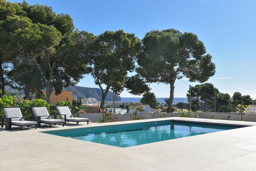 Villa Mos in Moraira heeft prachtig uitzicht over zee